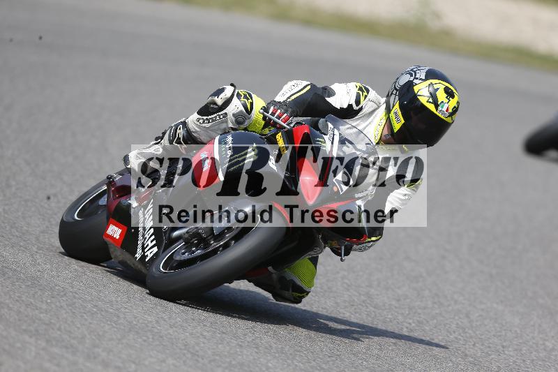 Archiv-2025/49 26.08.2025 Cornu Master School ADR/rot-rouge/2